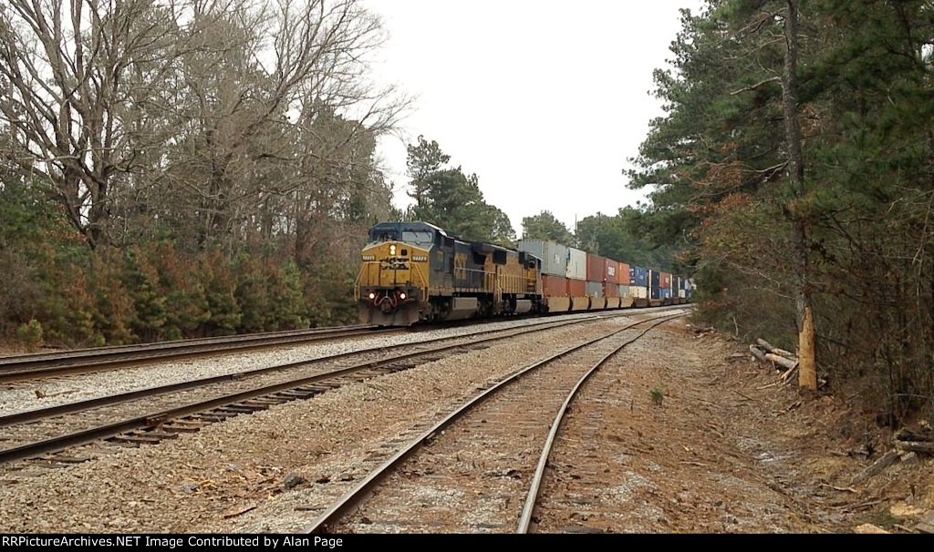 CSX C40-8W 7772 and UP SD70M 4600